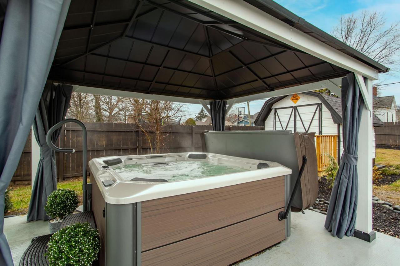 Blue Valley Inn - Hot Tub & Spacious Play Area! Knoxville Exterior photo