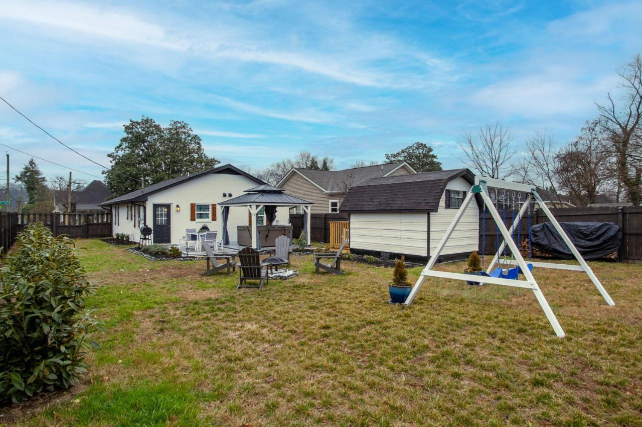 Blue Valley Inn - Hot Tub & Spacious Play Area! Knoxville Exterior photo
